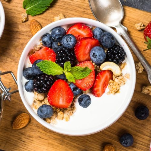 greek-yogurt-granola-with-fresh-berries-e1664470850475.jpg greek-yogurt-granola-with-fresh-berries-e1664470850475.jpg